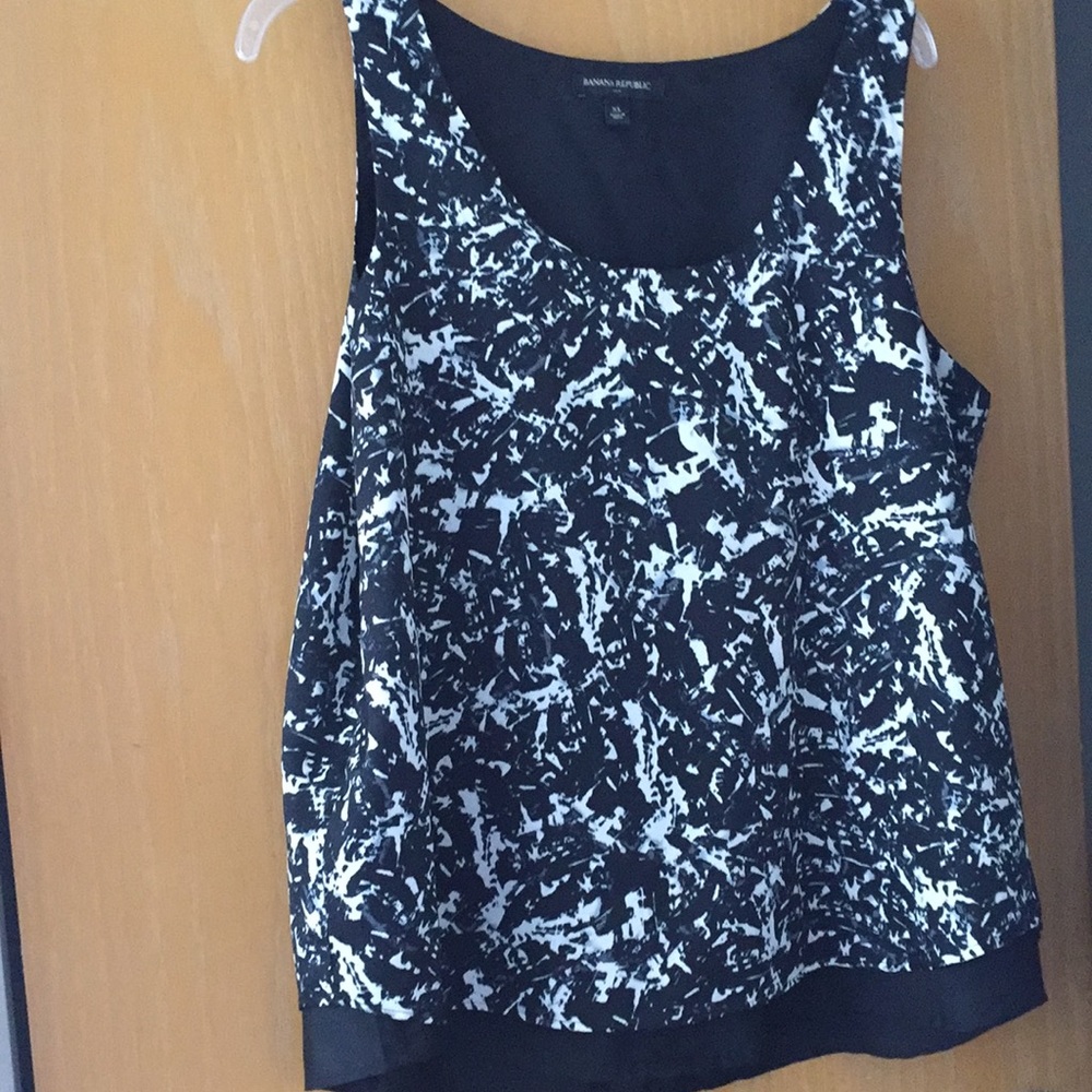 Banana Republic black & white patterned top